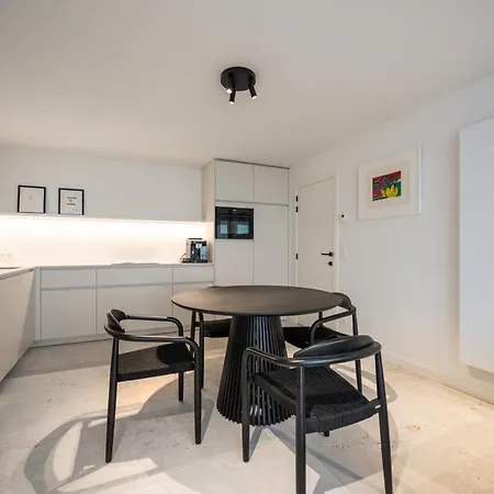 Beachfront Luxe - Stijlvol App Met Frontaal Zeezicht