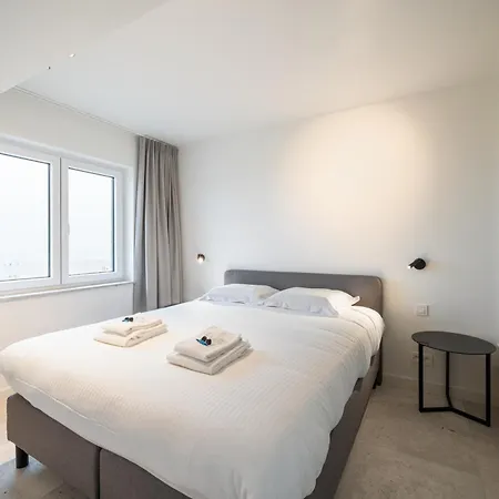 Beachfront Luxe - Stijlvol App Met Frontaal Zeezicht